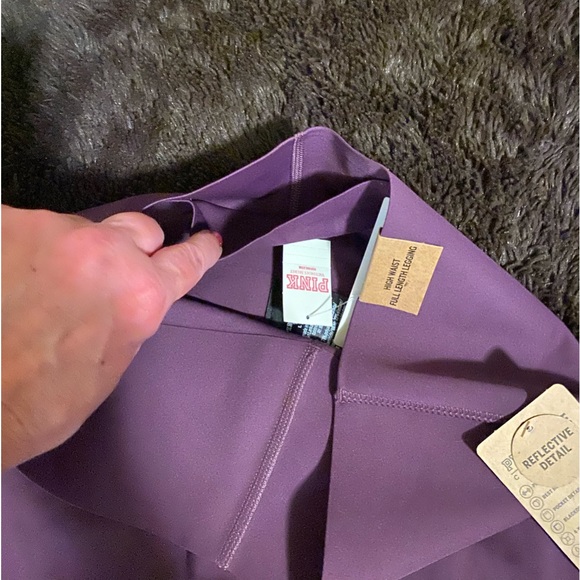 New PINK active full length large reflective detail PINK on back of bottom legs - Picture 3 of 6